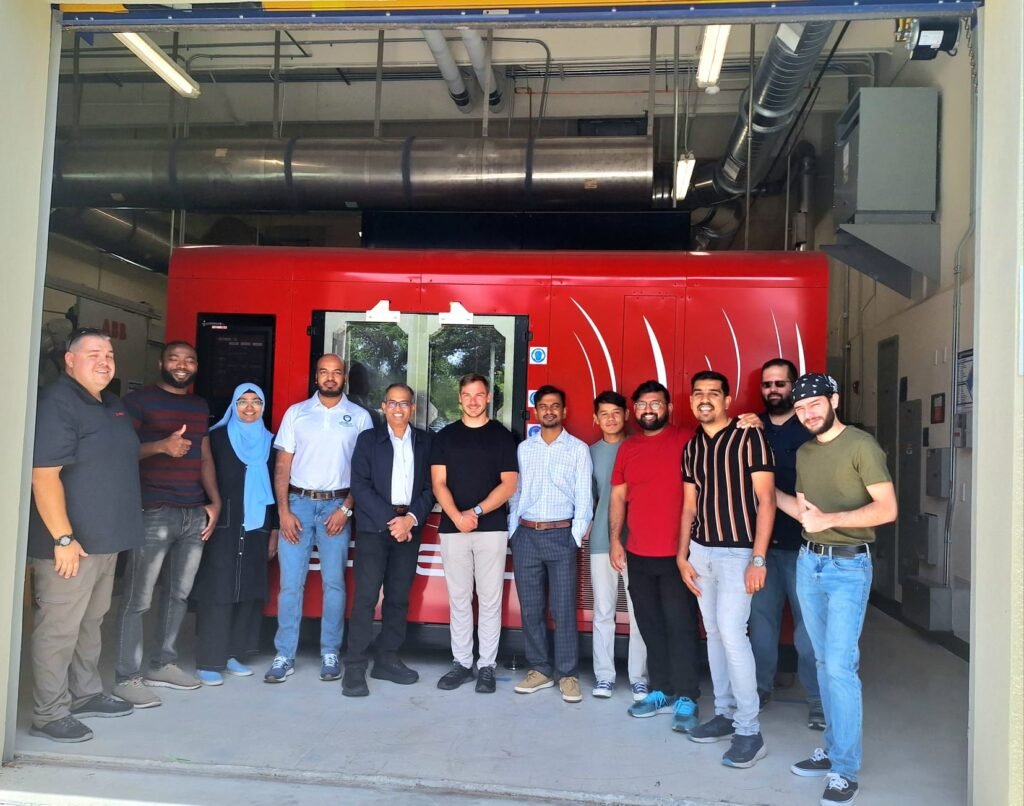Image owned by Florida International University left to right SPEE3D technician Ale Yingst net to FIU team with new WarpSPEE3D printer addition at ColRAD Lab 1024x806 1ETyDg