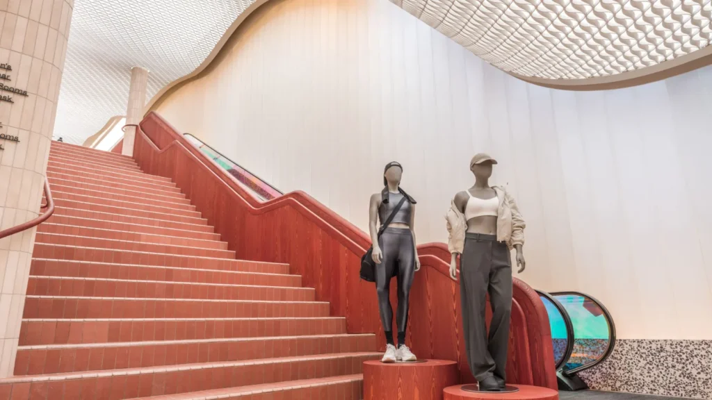 Lululemon SoHo Store Installs Large-Format 3D Printed Benches by Decibel Built3DPrint.com | Additive Manufacturing Business 2 251119 Lululemon SoHo 8 4ql7Ti