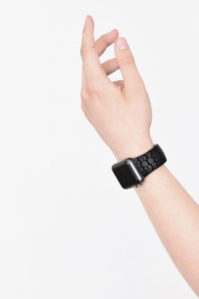 Freshfiber AppleWatchBandCollection DesignbyMatthijsKok OnWrist Portrait 683x1024 Vsn6MI
