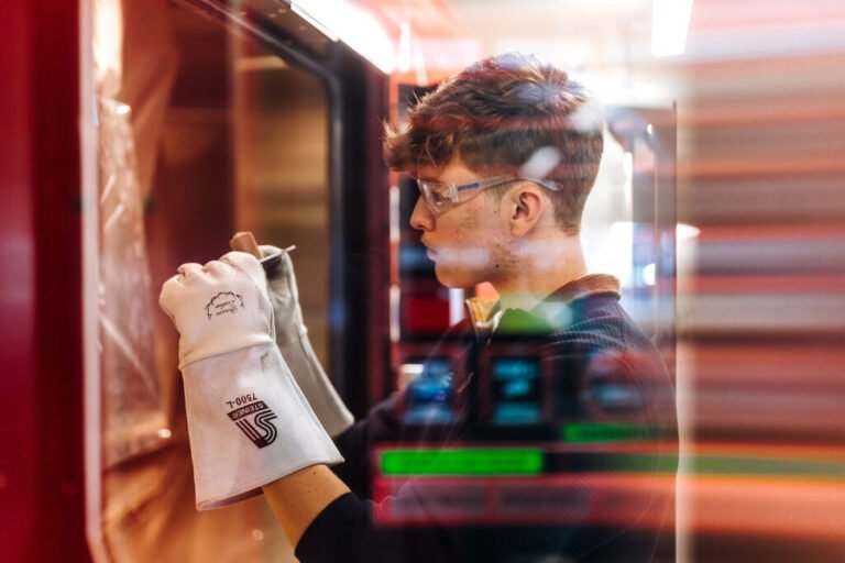 Austal, Curtin University and AMCRC Work on R&D Together3DPrint.com | Additive Manufacturing Business 19 Austal CoE AMCRC Project2 1024x682 DY9jNZ